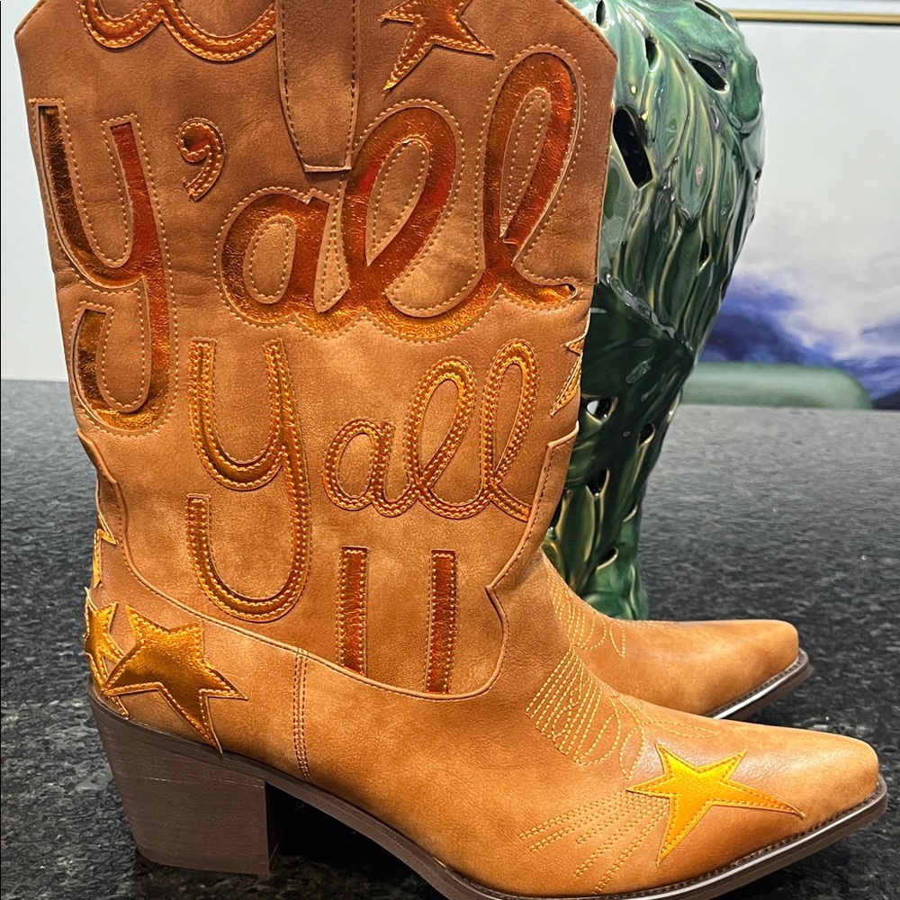 Brown Western Boots with Star Design